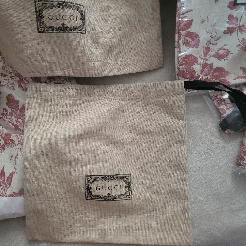 Authentic Guggi shopping bag - Picture 13 of 14